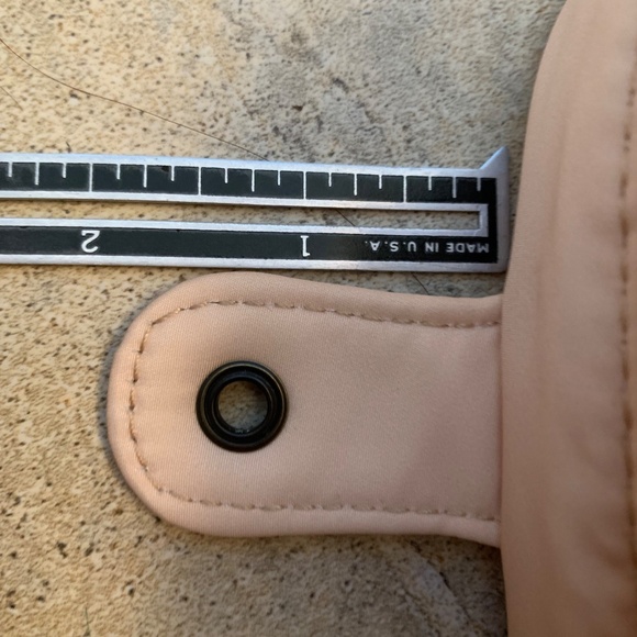 NWT HELLO KITTY & Friends Bread Makeup Bag beige mirror cute 8” x 5" Bioworld - Picture 13 of 13